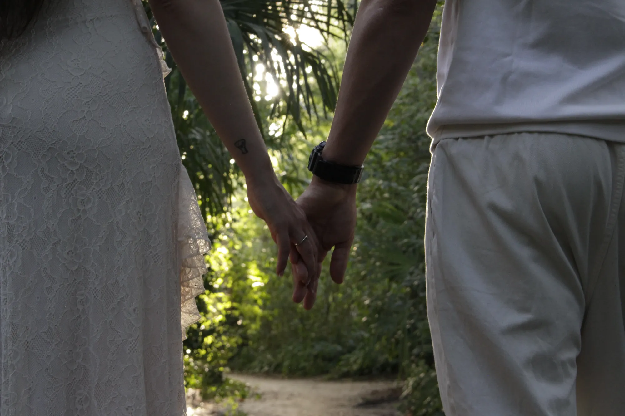 Eva y Óscar de la mano